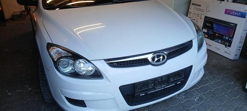 Weiß Gebraucht 2010 Hyundai i30 Kleinwagen | 3.200 € (Fairer Preis) - Bild 1/4