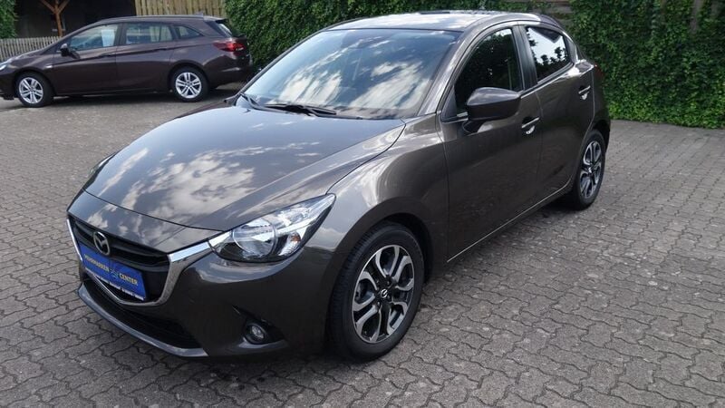 Grau Gebraucht 2016 Mazda 2 Nakama Limousine | 11.200 € (Fairer Preis) - Bild 1/4