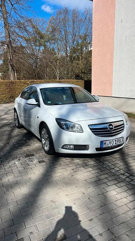 Gebraucht Opel Insignia 170 PS (125 kW) 2011 Weiß Limousine