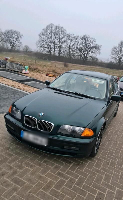 Grün Gebraucht 1998 BMW 323 Limousine | 1.550 € (Superpreis) - Bild 1/4