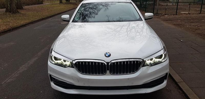 Weiß Gebraucht 2017 BMW 530 Performance Limousine | 25.490 € (Superpreis) - Bild 1/4