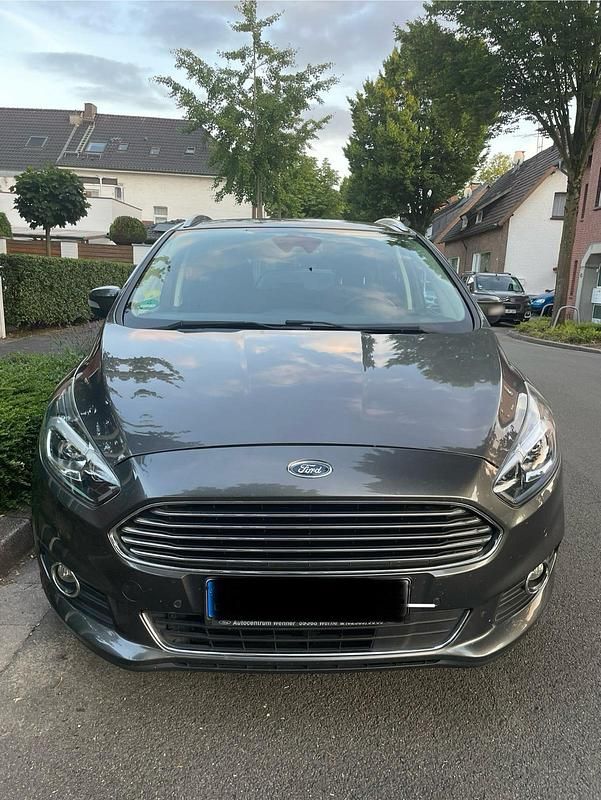 Gebraucht Ford S-MAX Titanium 150 PS (110 kW) 2016 Grau Van / Kleinbus