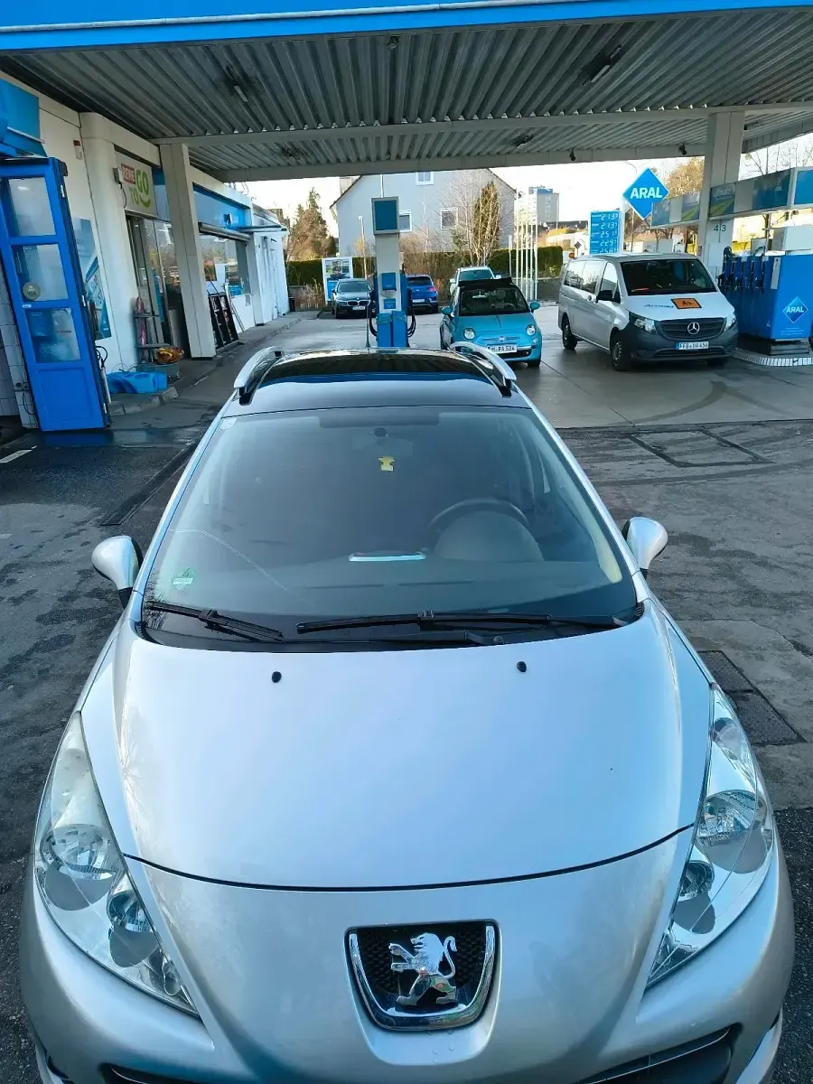 Gebraucht Peugeot 207 90 PS (66 kW) 2011 Silber Kombi