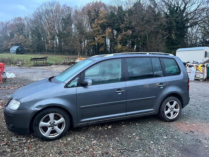 Andere farben Gebraucht 2003 VW Touran Van / Kleinbus | 1.200 € (Superpreis) - Bild 1/4