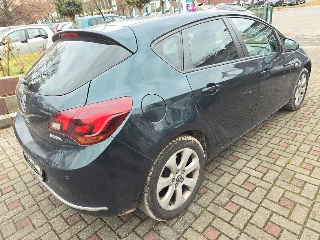Gebraucht Opel Astra Style 136 PS (100 kW) 2014 Grün Limousine