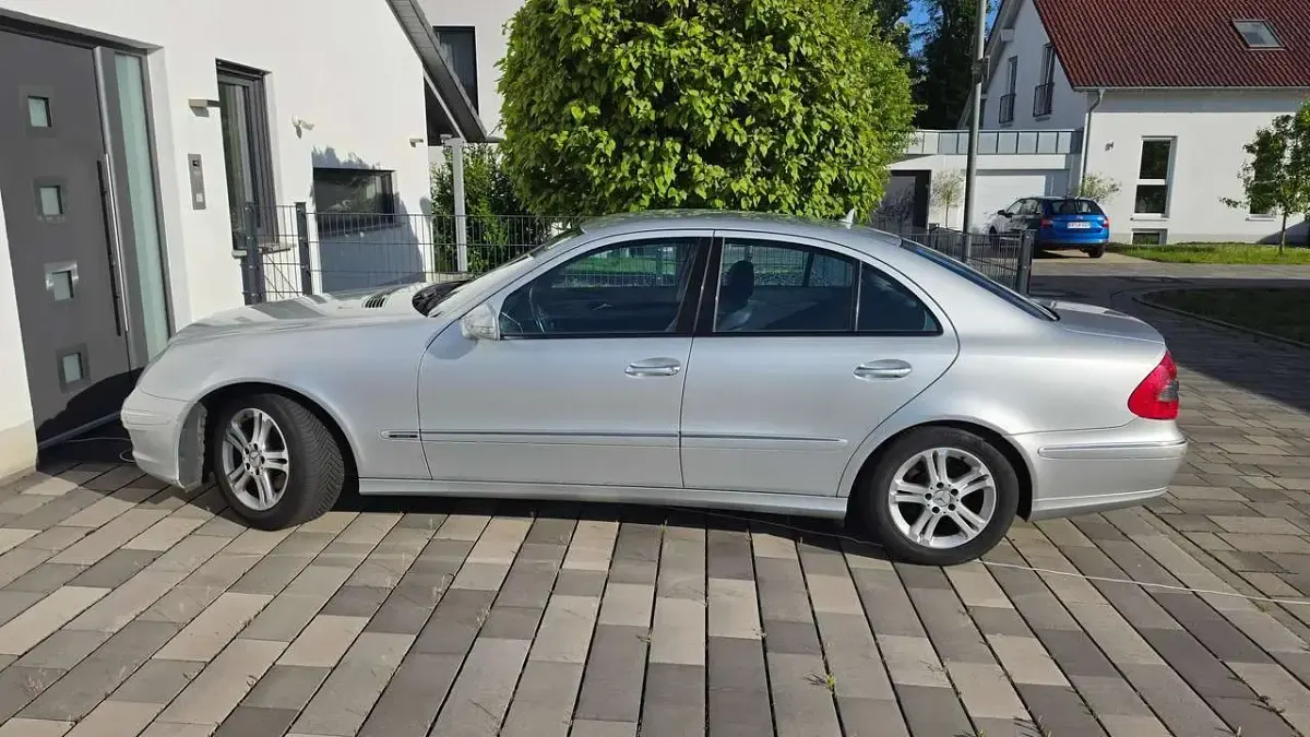 Gebraucht Mercedes E220 Avantgarde 170 PS (125 kW) 2007 Silber Limousine