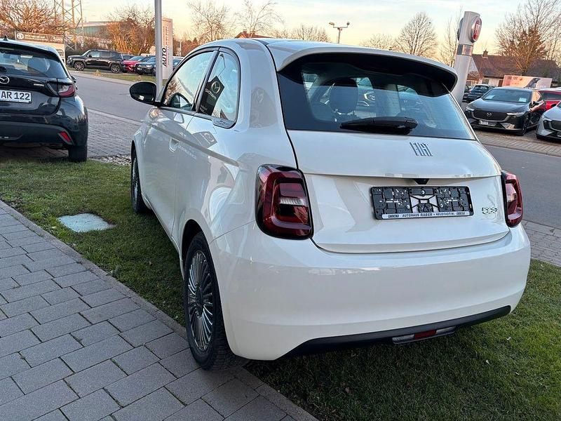 Gebraucht Fiat 500e Icon 86 kW (118 PS) 2022 Weiß Limousine