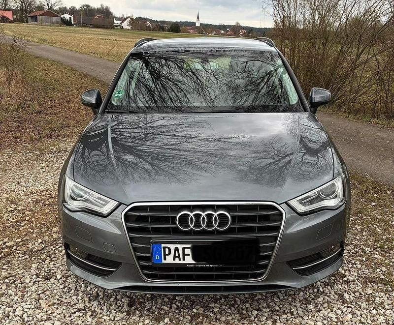 Gebraucht Audi A3 Ambiente 110 PS (80 kW) 2015 Grau Limousine