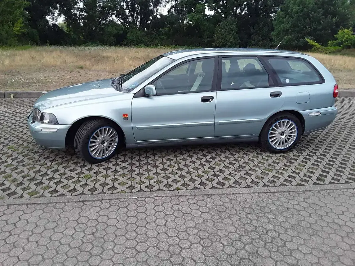 Gebraucht Volvo V40 Standard 122 PS (89 kW) 2004 Blau Kombi