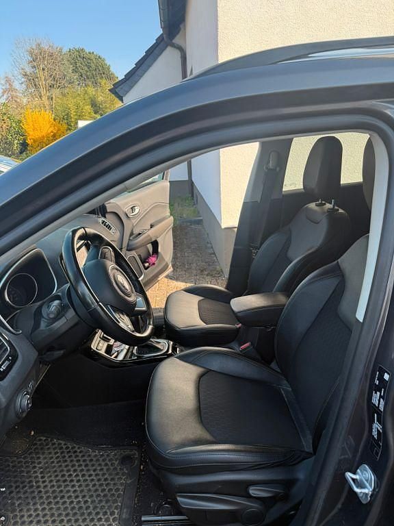 Gebraucht Jeep Compass Limited 150 PS (110 kW) 2020 Grau SUV