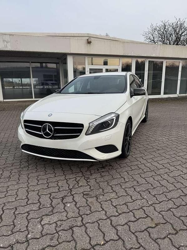 Gebraucht Mercedes A180 122 PS (89 kW) 2012 Weiß Kleinwagen