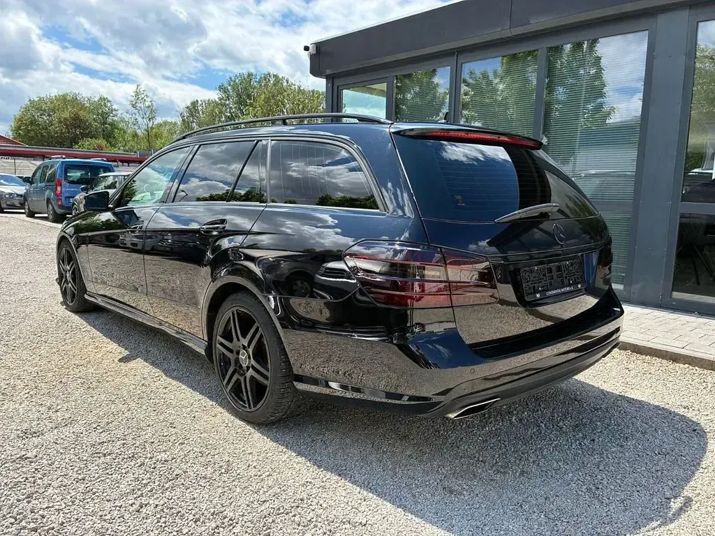 Gebraucht Mercedes E350 AMG line 292 PS (214 kW) 2010 Schwarz Limousine