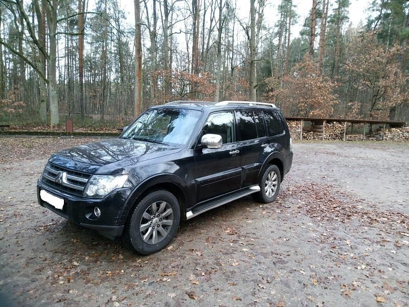 Schwarz Gebraucht 2009 Mitsubishi Pajero SUV | 14.800 € (Etwas zu teuer) - Bild 1/4