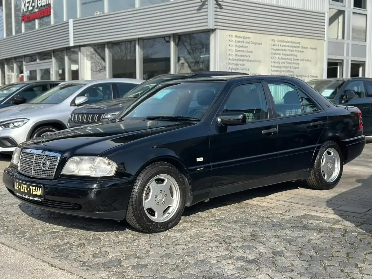 Gebraucht Mercedes C200 136 PS (100 kW) 1996 Schwarz Limousine