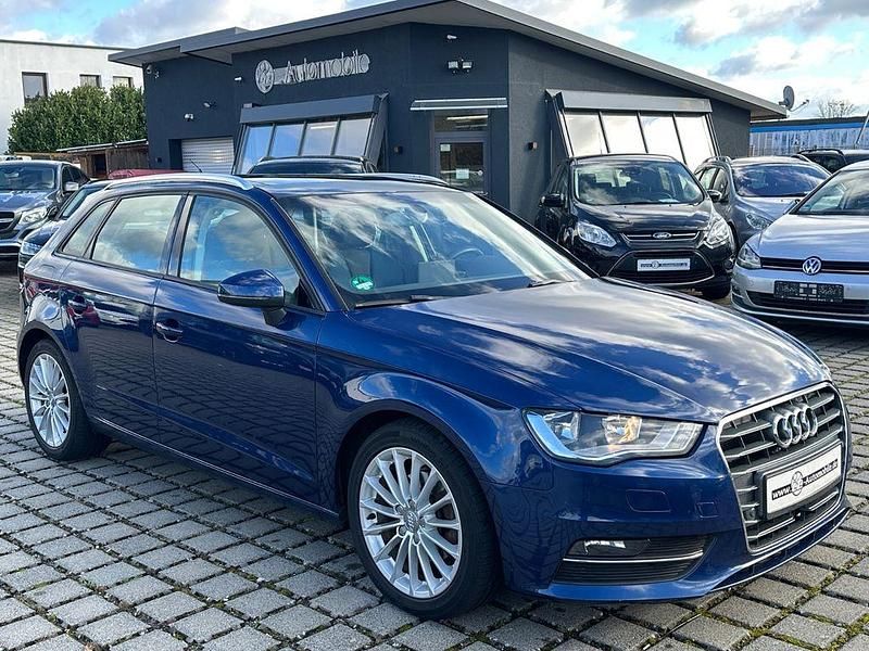 Blau Gebraucht 2013 Audi A3 Ambition Limousine | 11.400 € (Etwas zu teuer) - Bild 1/4
