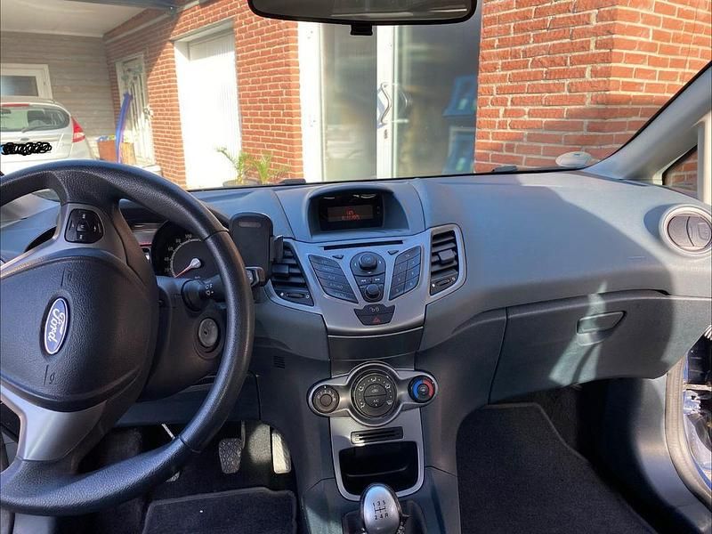 Gebraucht Ford Fiesta Ambiente 60 PS (44 kW) 2008 Blau Kleinwagen