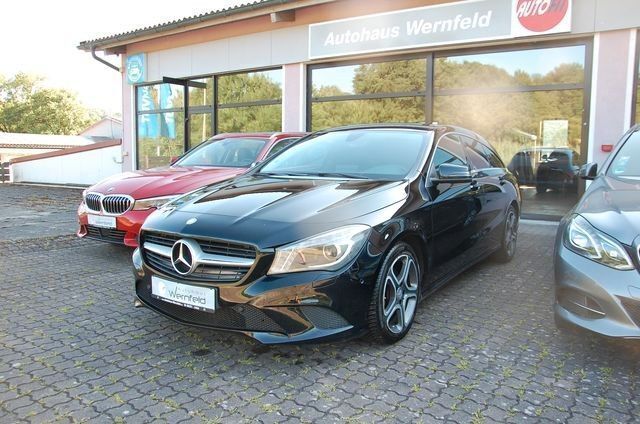 Schwarz Gebraucht 2016 Mercedes CLA200 Shooting Brake Kombi | 15.700 € (Fairer Preis) - Bild 1/4