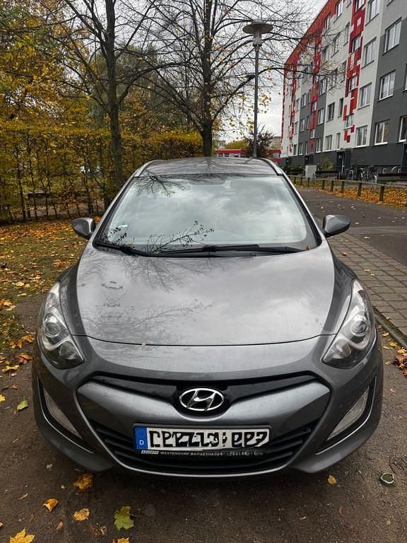 Grau Gebraucht 2014 Hyundai i30 Classic Kombi | 7.800 € (Fairer Preis) - Bild 1/4