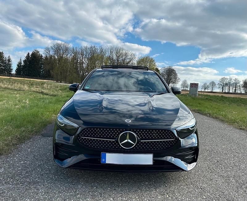 Gebraucht Mercedes A180 AMG line 136 PS (100 kW) 2024 Schwarz Kleinwagen