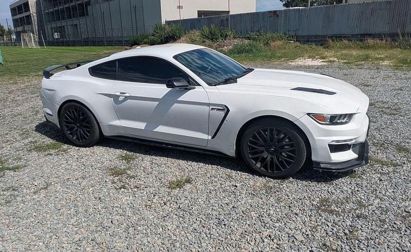 Weiß Gebraucht 2017 Ford Mustang GT | 18.999 € - Bild 1/4