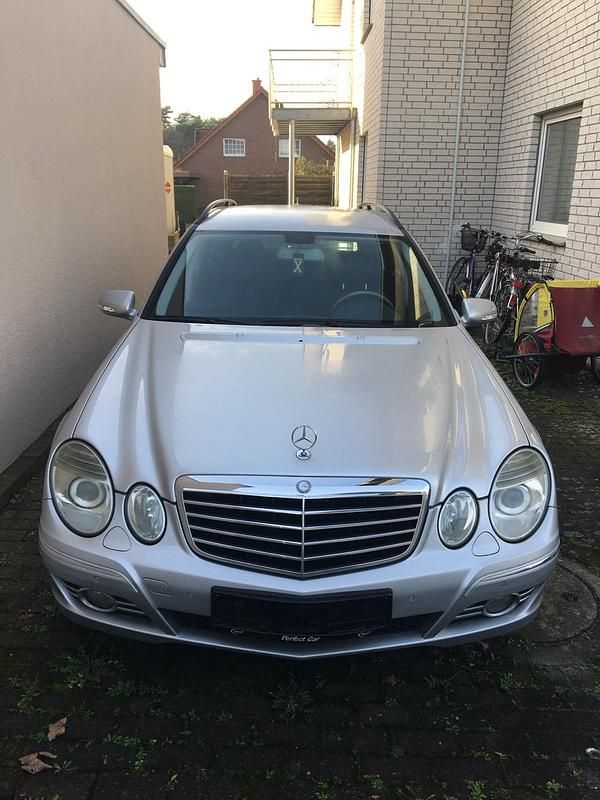 Grau Gebraucht 2008 Mercedes E320 Avantgarde Kombi | 3.500 € (Superpreis) - Bild 1/4