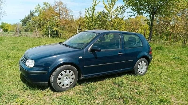 Second-hand VW Golf IV 75 CP (55 kW) 2002 Albastru Hatchback