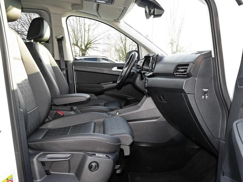 Gebraucht Ford Tourneo Connect Titanium 122 PS (89 kW) 2022 Weiß Van / Kleinbus