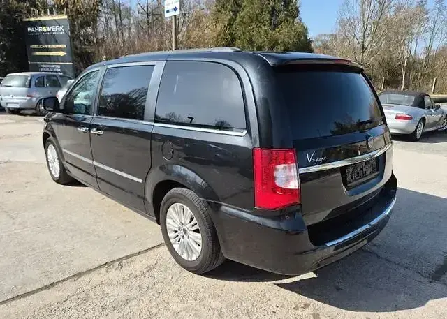 Usata Lancia Voyager Gold 163 CV (119 kW) 2011 Nero Monovolume