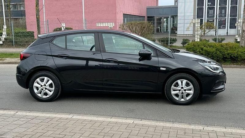 Gebraucht Opel Astra Eco 105 PS (77 kW) 2016 Schwarz Limousine