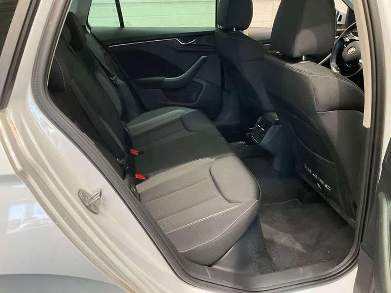 Weiß Gebraucht 2022 Skoda Kamiq Tour SUV | 18.700 € (Guter Preis) - Bild 1/4