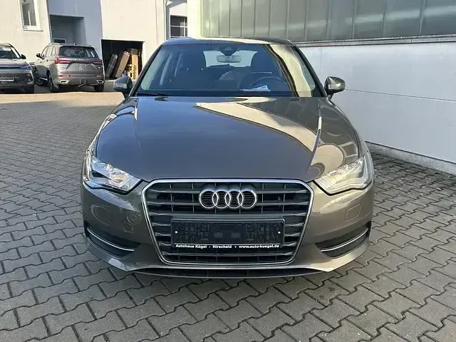 Gebraucht Audi A3 Attraction 150 PS (110 kW) 2015 Grau Limousine