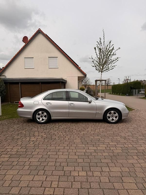 Gebraucht Mercedes E280 190 PS (139 kW) 2006 Silber Limousine