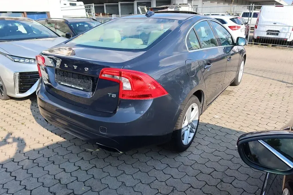 Gebraucht Volvo S60 254 PS (186 kW) 2014 Blau Limousine