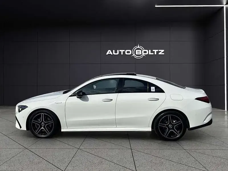 Gebraucht Mercedes CLA200 AMG line 163 PS (119 kW) 2024 Weiß Limousine