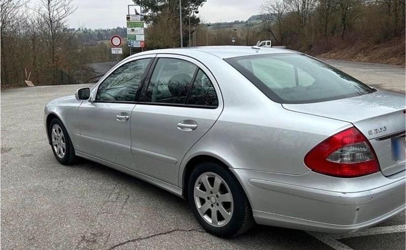 Gebraucht Mercedes E200 Classic 136 PS (100 kW) 2008 Silber Limousine