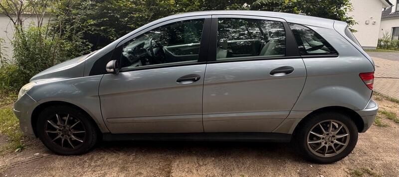 Blau Gebraucht 2006 Mercedes B180 Van / Kleinbus | 4.300 € - Bild 1/4