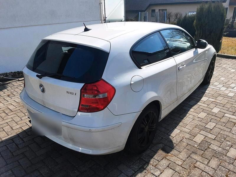 Gebraucht BMW 116 122 PS (89 kW) 2010 Weiß Kleinwagen
