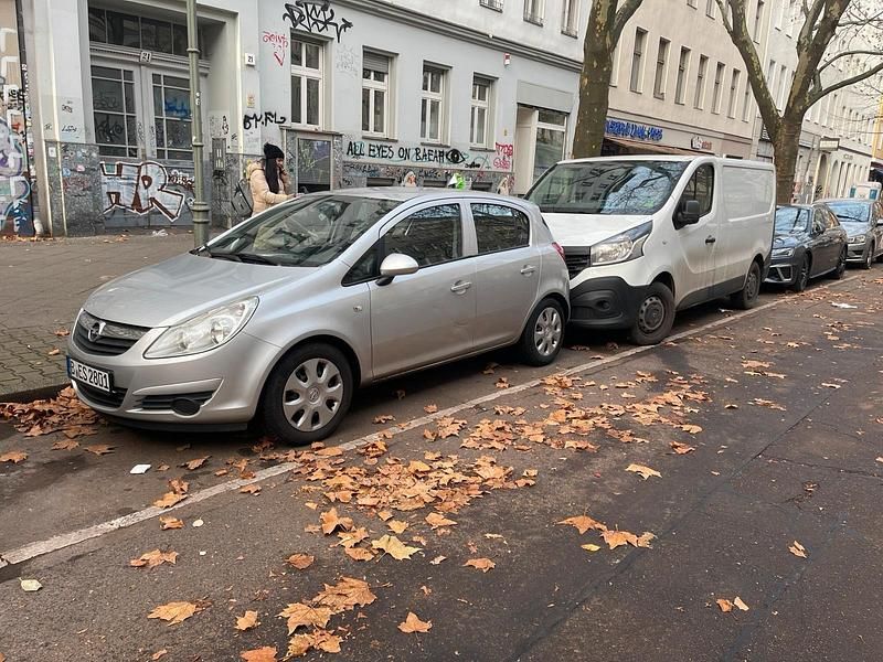 Grau Gebraucht 2009 Opel Corsa Limousine | 2.150 € (Guter Preis) - Bild 1/2