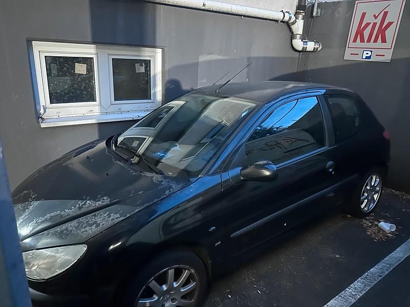 Gebraucht Peugeot 206 75 PS (55 kW) 2005 Schwarz Kleinwagen
