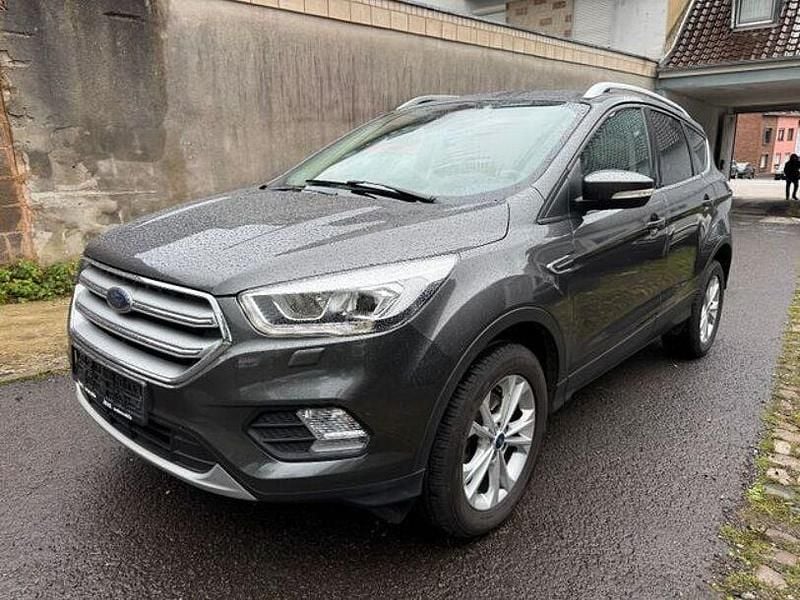 Grau Gebraucht 2017 Ford Kuga Titanium SUV | 9.900 € (Superpreis) - Bild 1/4