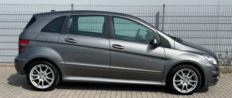Gebraucht Mercedes B180 109 PS (80 kW) 2010 Grau Van / Kleinbus
