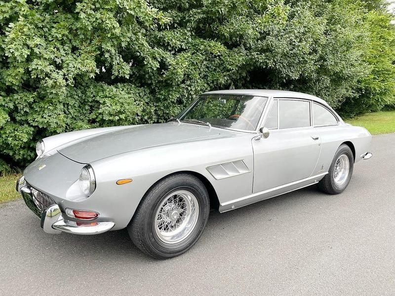 Second-hand Ferrari 330 300 CP (220 kW) 1966 Argintiu Coupe