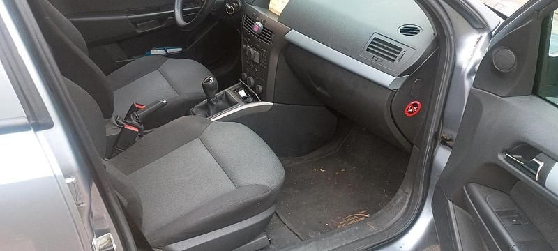 Gebraucht Opel Astra 105 PS (77 kW) 2006 Silber Limousine