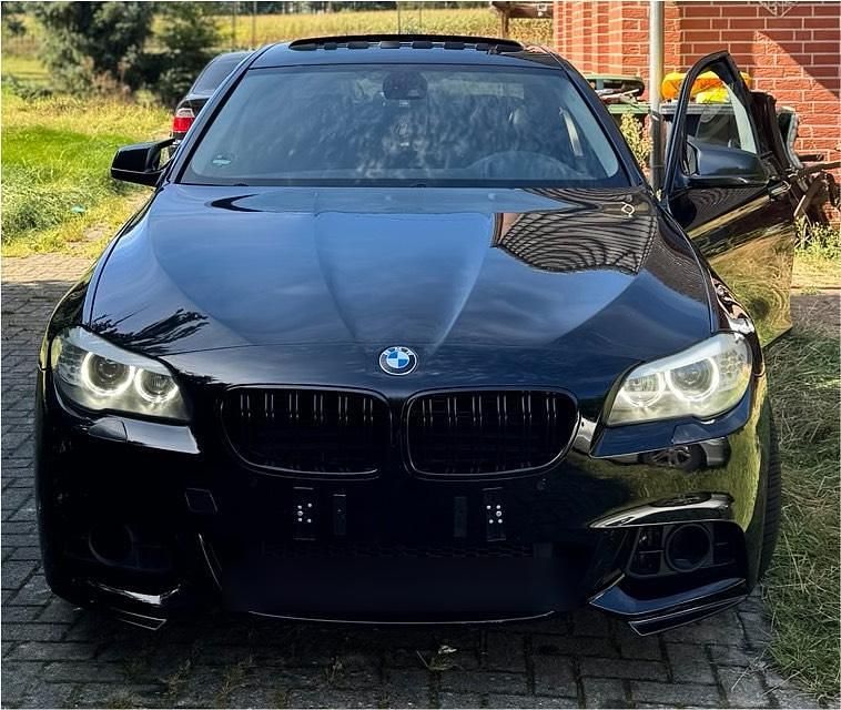 Schwarz Gebraucht 2011 BMW 550 Limousine | 18.998 € - Bild 1/4