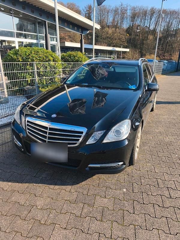 Gebraucht Mercedes E220 170 PS (125 kW) 2011 Schwarz Kombi
