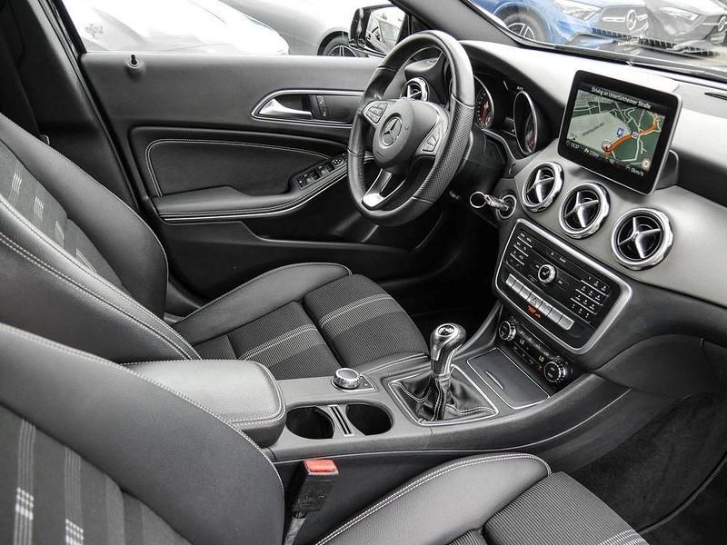 Gebraucht Mercedes GLA180 Urban 122 PS (89 kW) 2018 Schwarz SUV