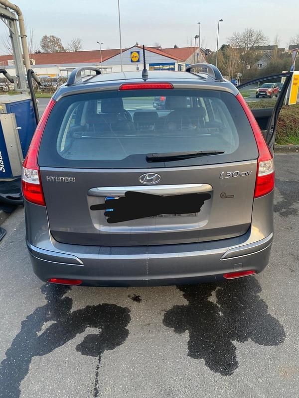 Gebraucht Hyundai i30 109 PS (80 kW) 2010 Grau Kombi
