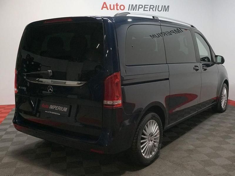 Gebraucht Mercedes V220 163 PS (119 kW) 2017 Blau Van / Kleinbus