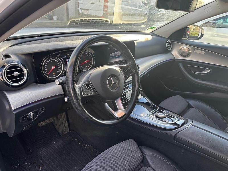 Gebraucht Mercedes E200 Avantgarde 184 PS (135 kW) 2018 Polarweiss  unilack Limousine
