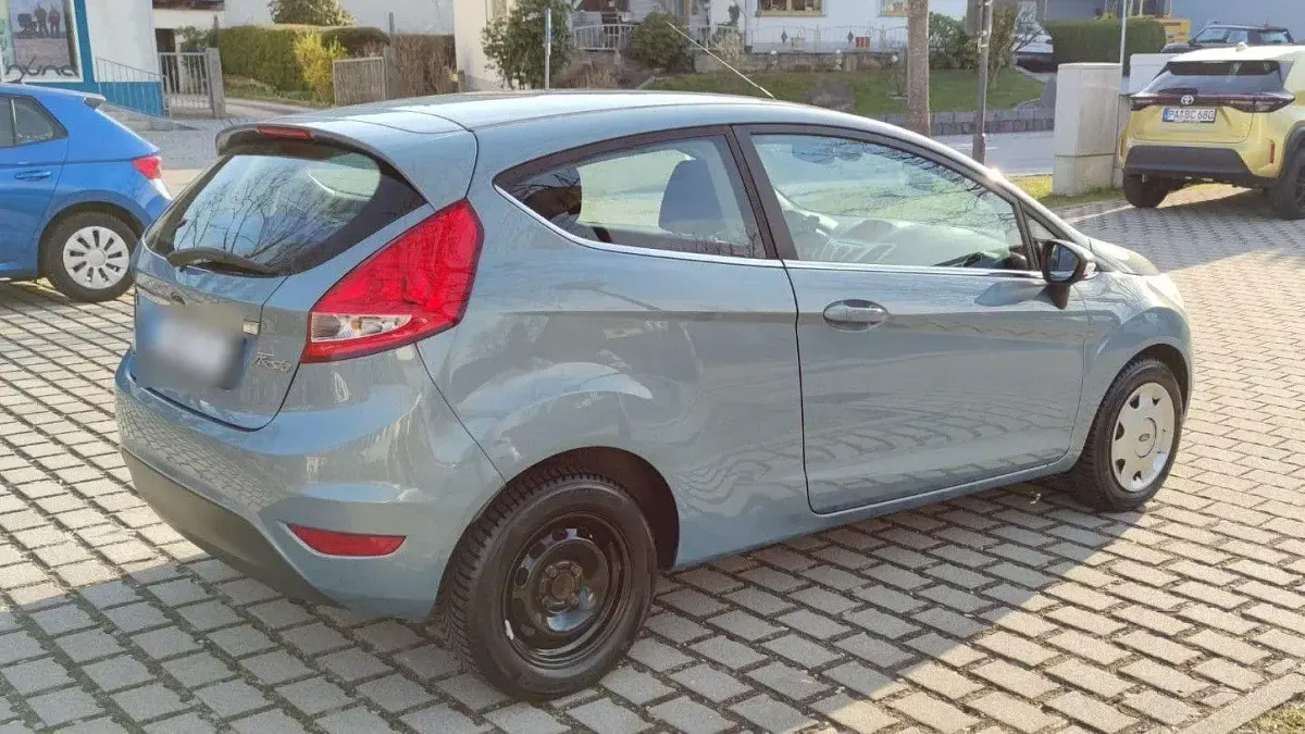 Gebraucht Ford Fiesta Titanium 82 PS (60 kW) 2010 Grau Kleinwagen